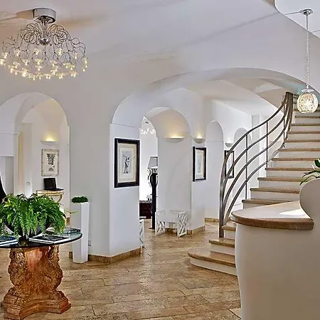 Orsa Maggiore מלון 4*